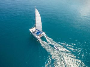 Catamaran ou monocoque ? Le comparatif